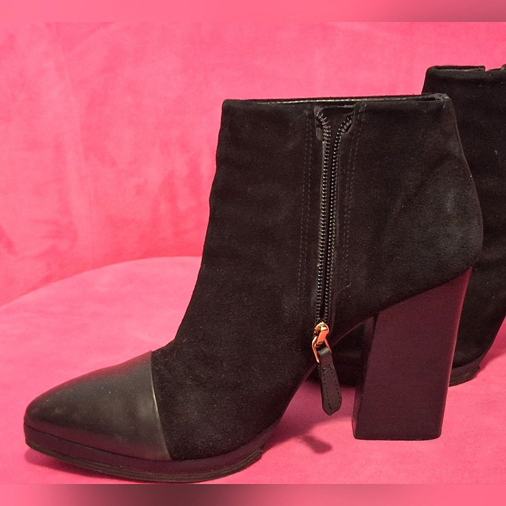 TORY BURCH | Suede Booties